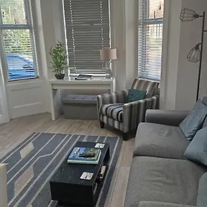 Apartment Victorian Retreat With Patio And Parking Bournemouth